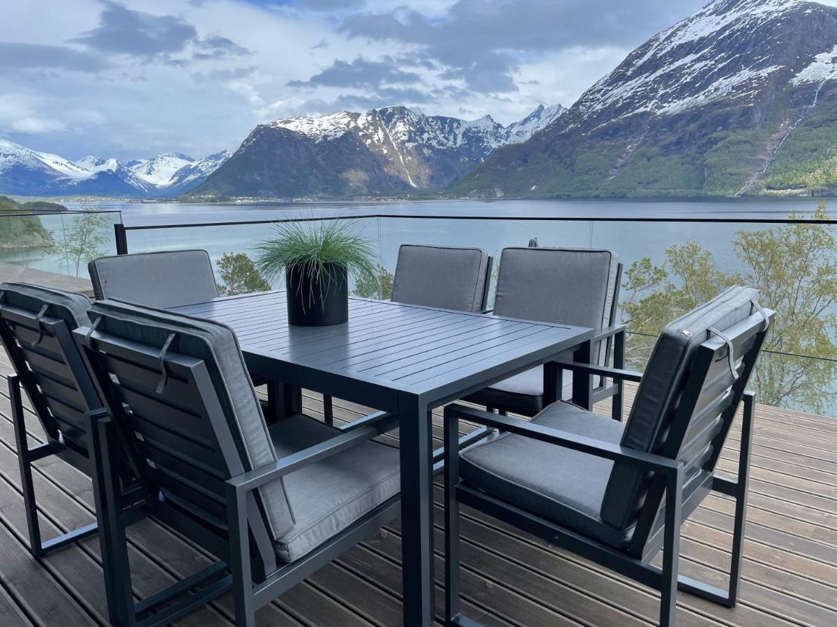 Villa Kristina / Andalsnes Torvik Екстериор снимка