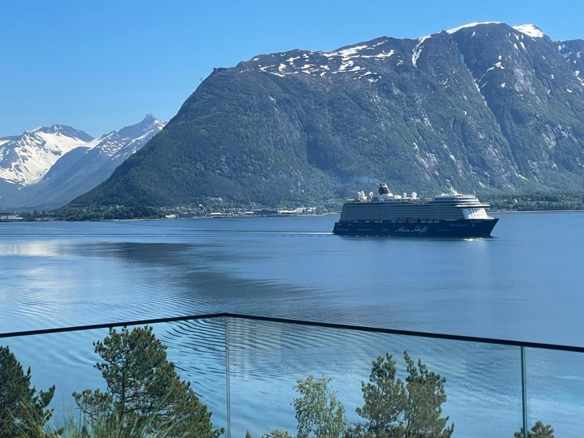 Villa Kristina / Andalsnes Torvik Екстериор снимка